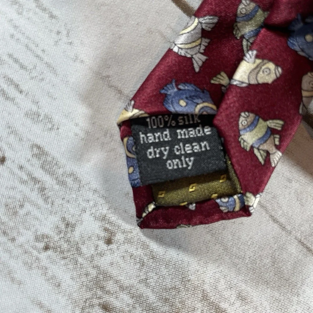 Vintage Stonehenge Men's Silk Necktie Burgundy Red Novelty Print Tie NWOT‎